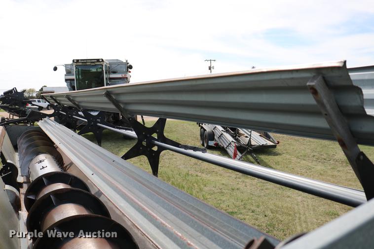 image for item DC7563 1981 Gleaner L2 combine