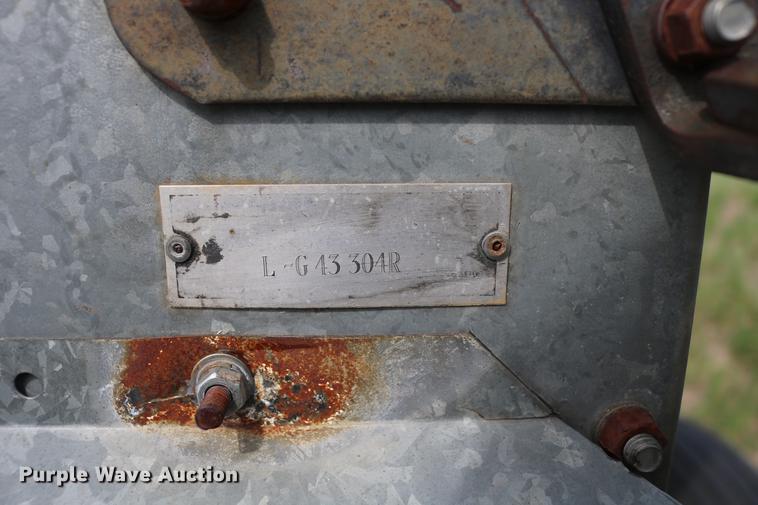 image for item DC7563 1981 Gleaner L2 combine