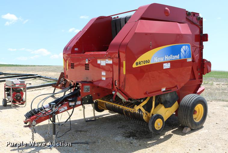 image for item DD4235 2009 New Holland BR7090 round baler