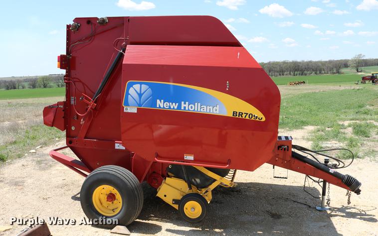image for item DD4235 2009 New Holland BR7090 round baler