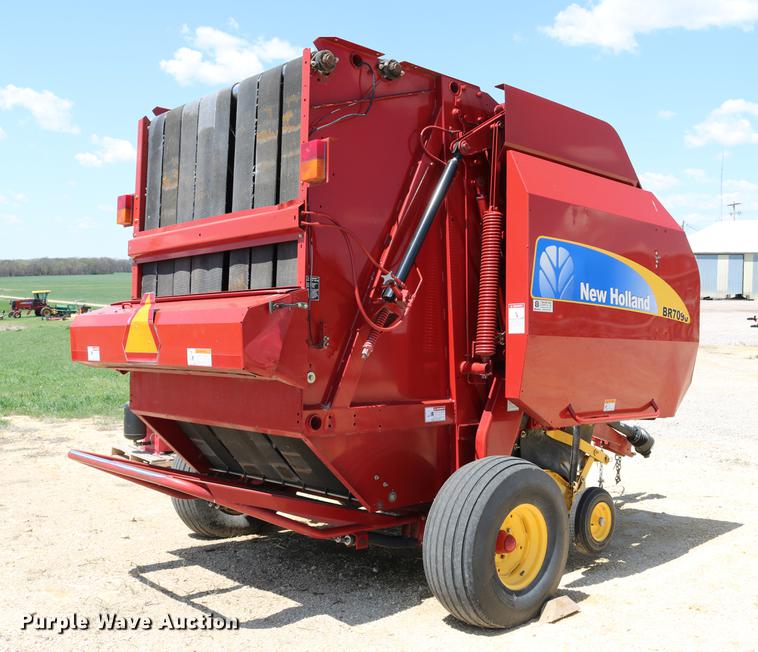 image for item DD4235 2009 New Holland BR7090 round baler