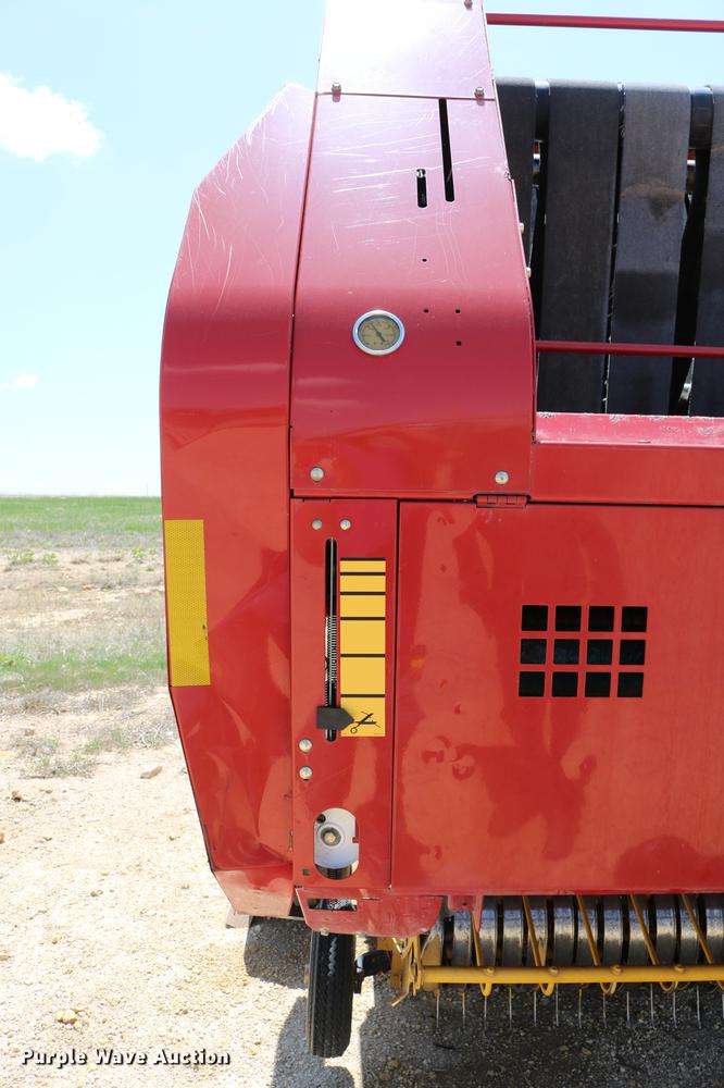 image for item DD4235 2009 New Holland BR7090 round baler