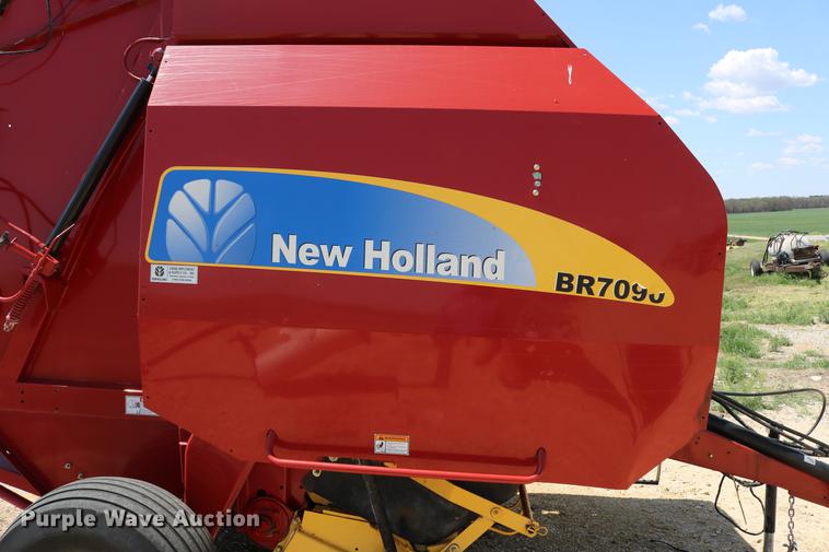 image for item DD4235 2009 New Holland BR7090 round baler