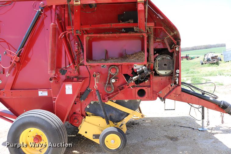 image for item DD4235 2009 New Holland BR7090 round baler