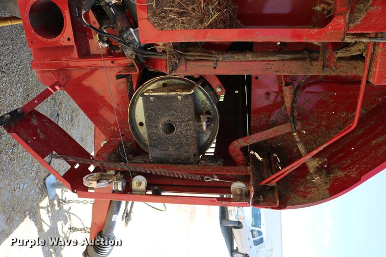 image for item DD4235 2009 New Holland BR7090 round baler