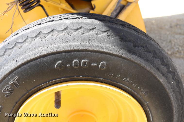 image for item DD4235 2009 New Holland BR7090 round baler