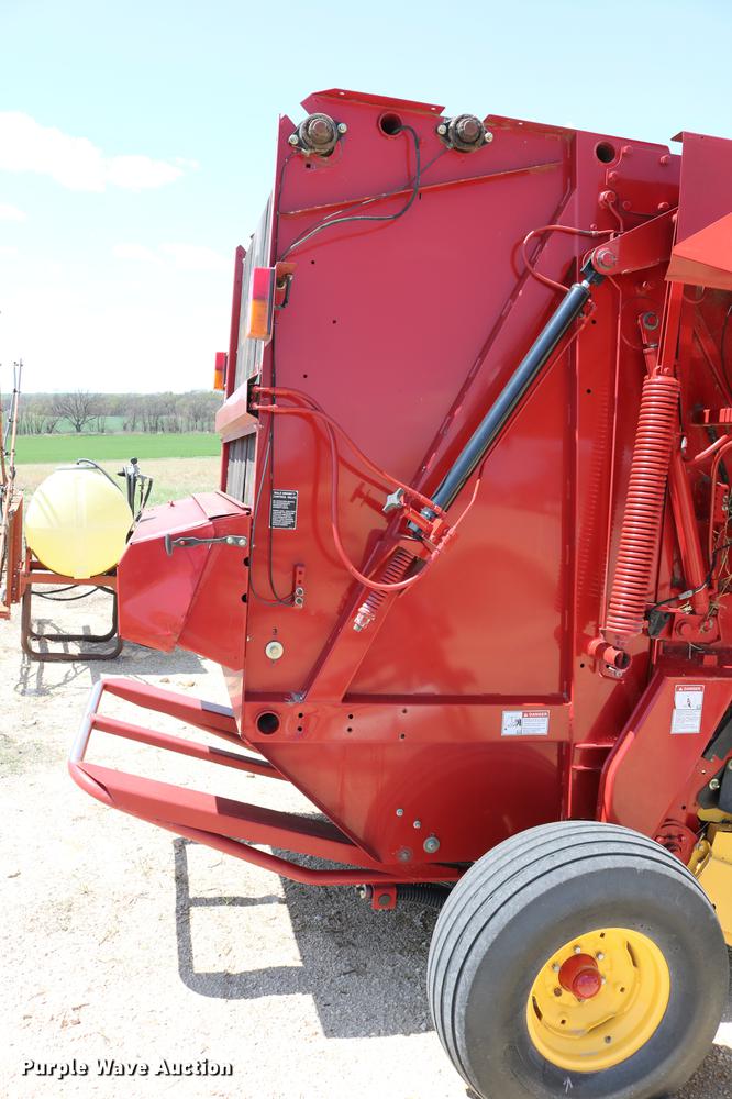 image for item DD4235 2009 New Holland BR7090 round baler