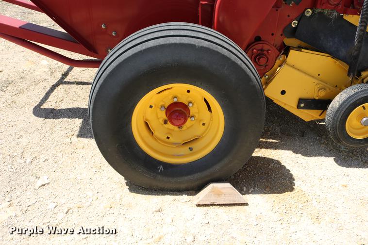 image for item DD4235 2009 New Holland BR7090 round baler