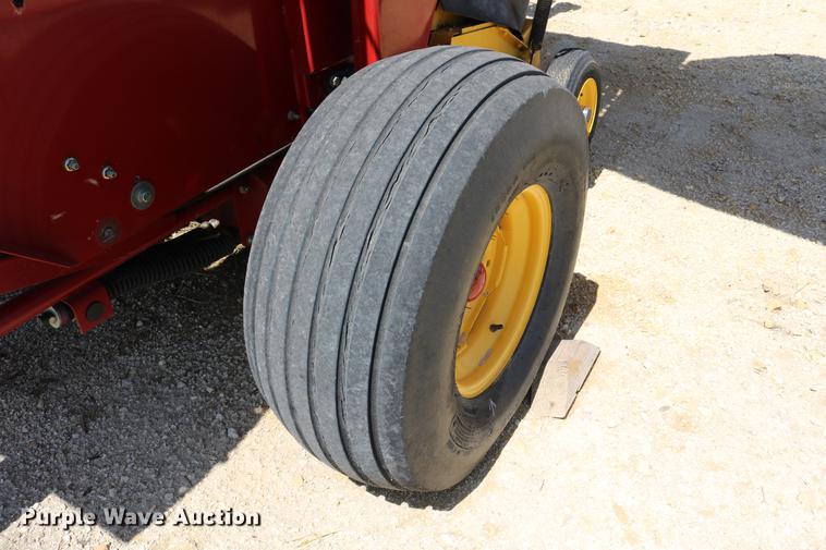 image for item DD4235 2009 New Holland BR7090 round baler