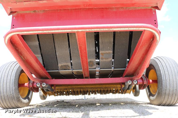 image for item DD4235 2009 New Holland BR7090 round baler