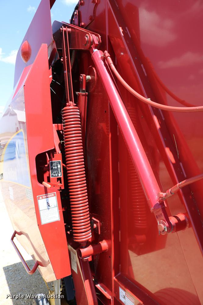 image for item DD4235 2009 New Holland BR7090 round baler