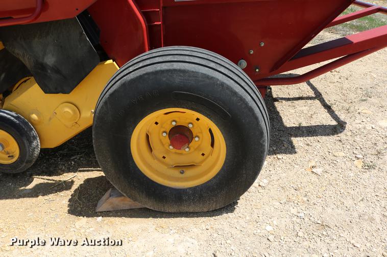 image for item DD4235 2009 New Holland BR7090 round baler