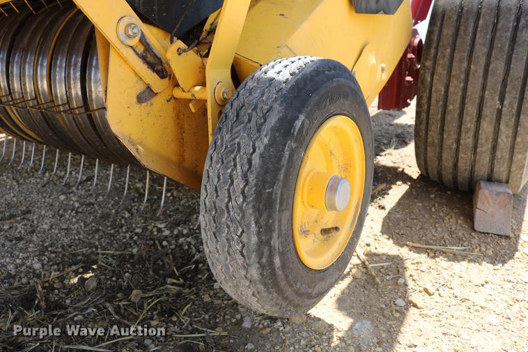 image for item DD4235 2009 New Holland BR7090 round baler