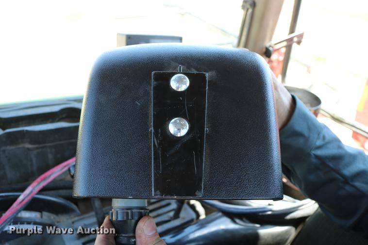 image for item DD4235 2009 New Holland BR7090 round baler