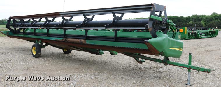 image for item DD4252 2007 John Deere 936D draper head