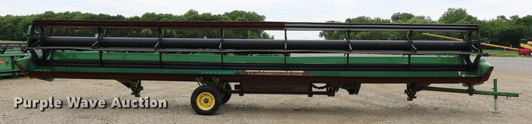 image for item DD4252 2007 John Deere 936D draper head