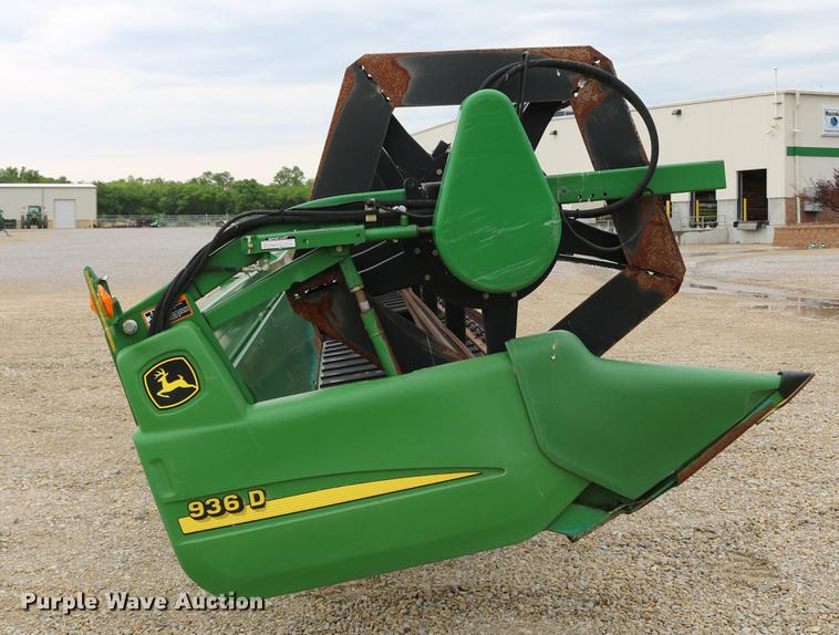 image for item DD4252 2007 John Deere 936D draper head