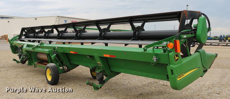 image for item DD4252 2007 John Deere 936D draper head