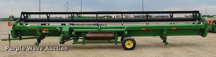 image for item DD4252 2007 John Deere 936D draper head
