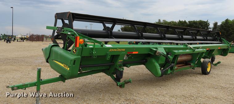 image for item DD4252 2007 John Deere 936D draper head