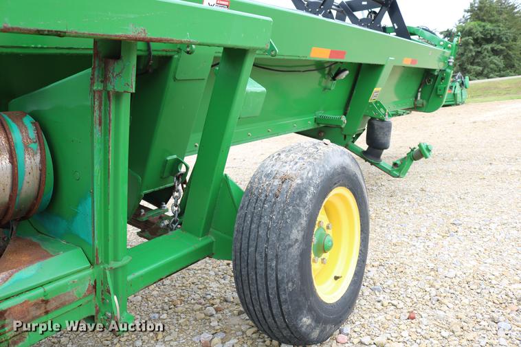 image for item DD4252 2007 John Deere 936D draper head