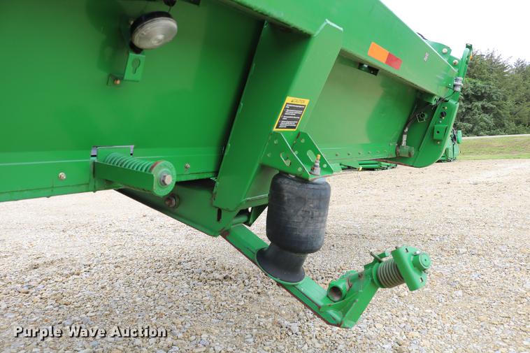 image for item DD4252 2007 John Deere 936D draper head