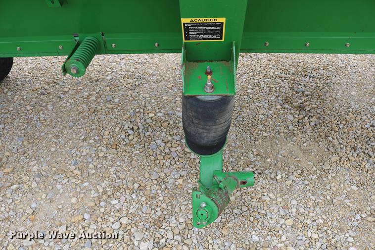 image for item DD4252 2007 John Deere 936D draper head