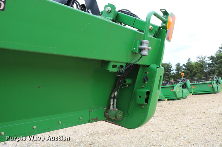 image for item DD4252 2007 John Deere 936D draper head