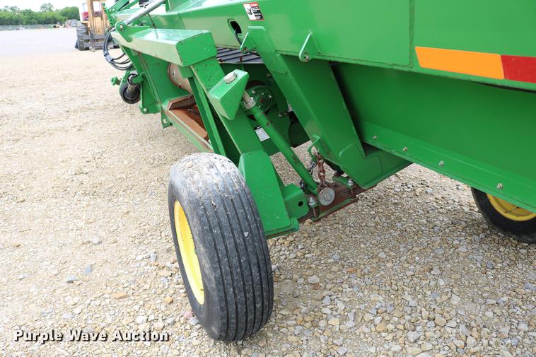 image for item DD4252 2007 John Deere 936D draper head