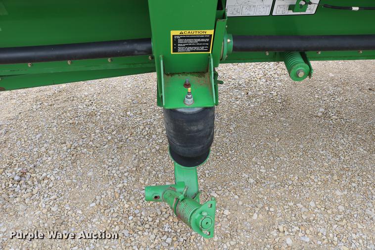 image for item DD4252 2007 John Deere 936D draper head