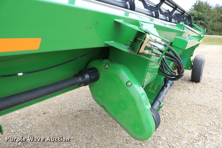 image for item DD4252 2007 John Deere 936D draper head