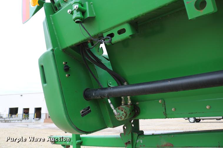 image for item DD4252 2007 John Deere 936D draper head