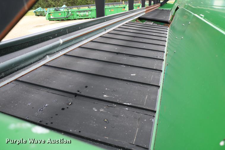 image for item DD4252 2007 John Deere 936D draper head