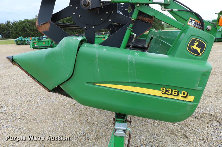 image for item DD4252 2007 John Deere 936D draper head