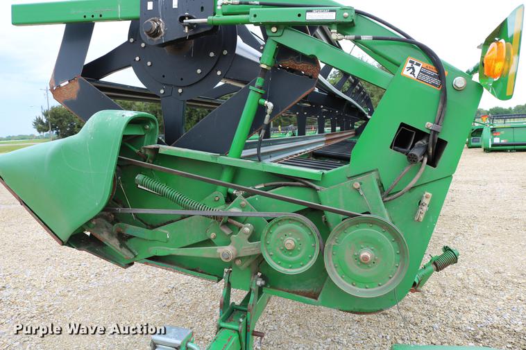 image for item DD4252 2007 John Deere 936D draper head