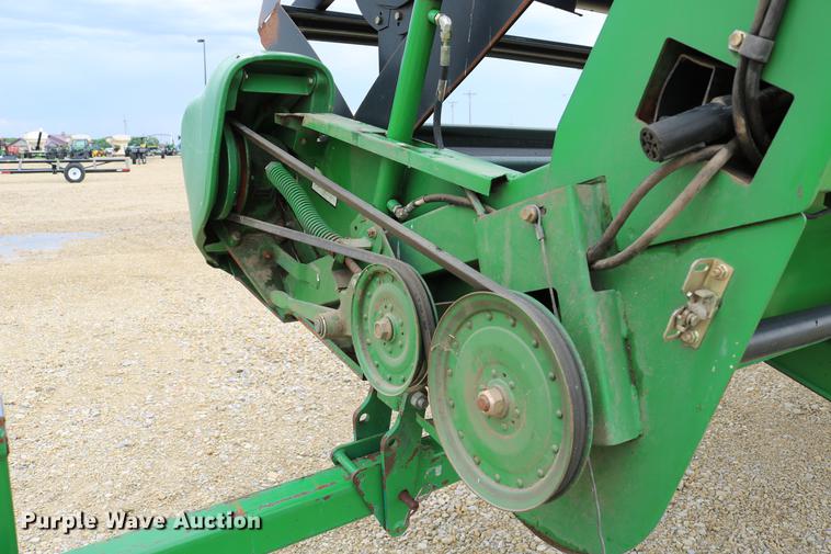 image for item DD4252 2007 John Deere 936D draper head