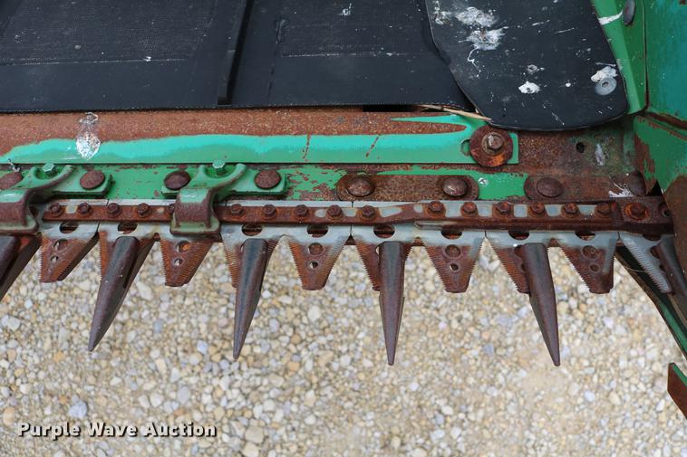 image for item DD4252 2007 John Deere 936D draper head