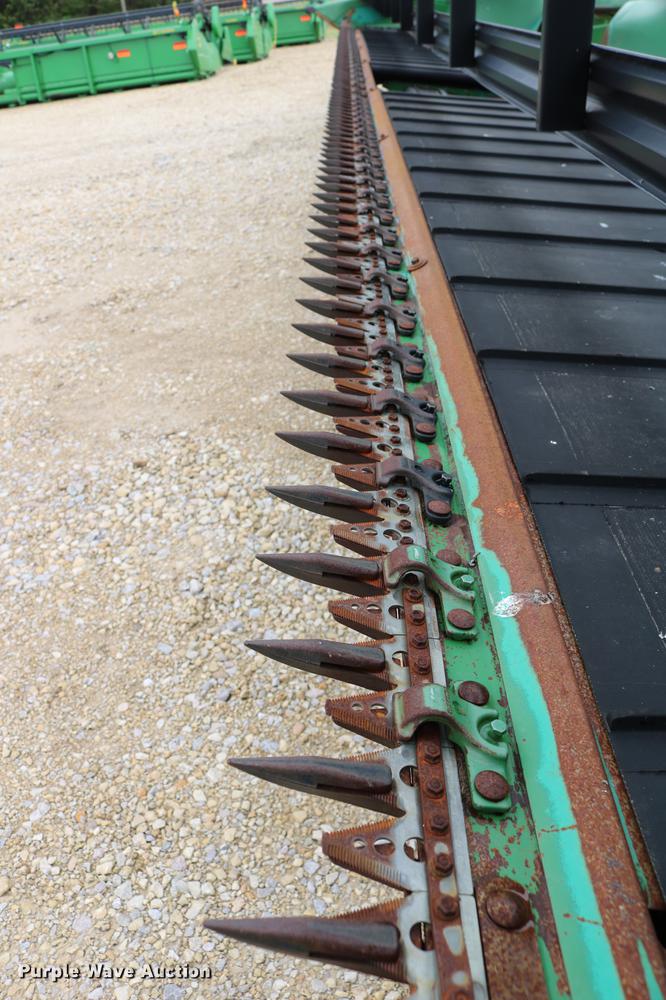 image for item DD4252 2007 John Deere 936D draper head