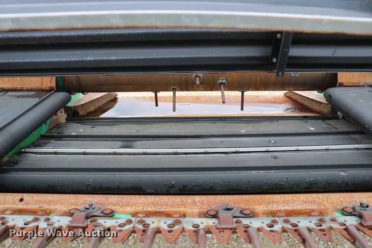 image for item DD4252 2007 John Deere 936D draper head