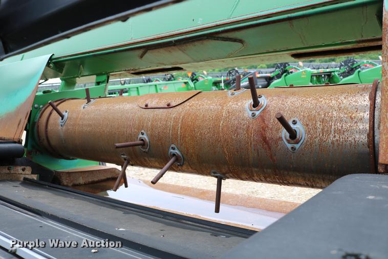 image for item DD4252 2007 John Deere 936D draper head