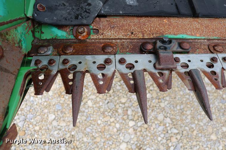 image for item DD4252 2007 John Deere 936D draper head