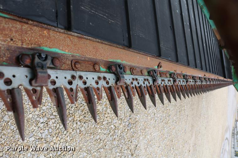 image for item DD4252 2007 John Deere 936D draper head