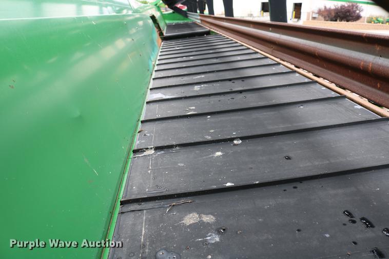 image for item DD4252 2007 John Deere 936D draper head