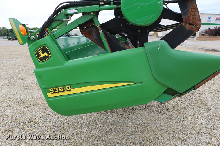 image for item DD4252 2007 John Deere 936D draper head