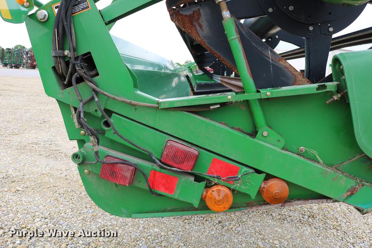 image for item DD4252 2007 John Deere 936D draper head