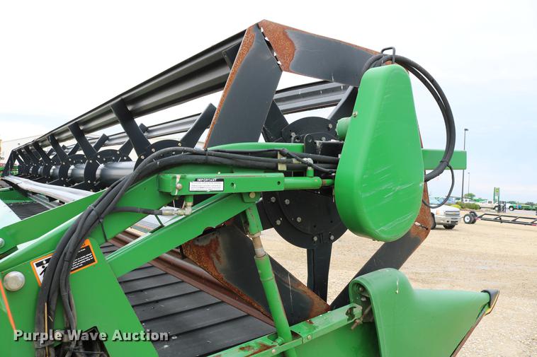image for item DD4252 2007 John Deere 936D draper head