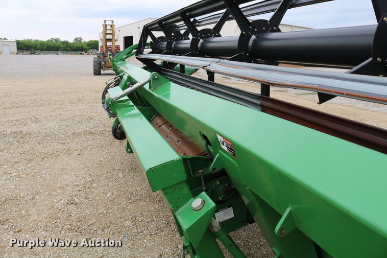 image for item DD4252 2007 John Deere 936D draper head