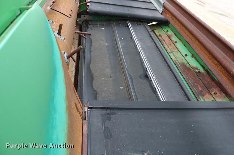 image for item DD4252 2007 John Deere 936D draper head