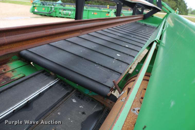 image for item DD4252 2007 John Deere 936D draper head