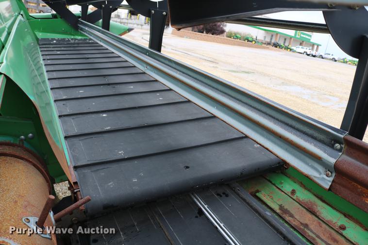 image for item DD4252 2007 John Deere 936D draper head